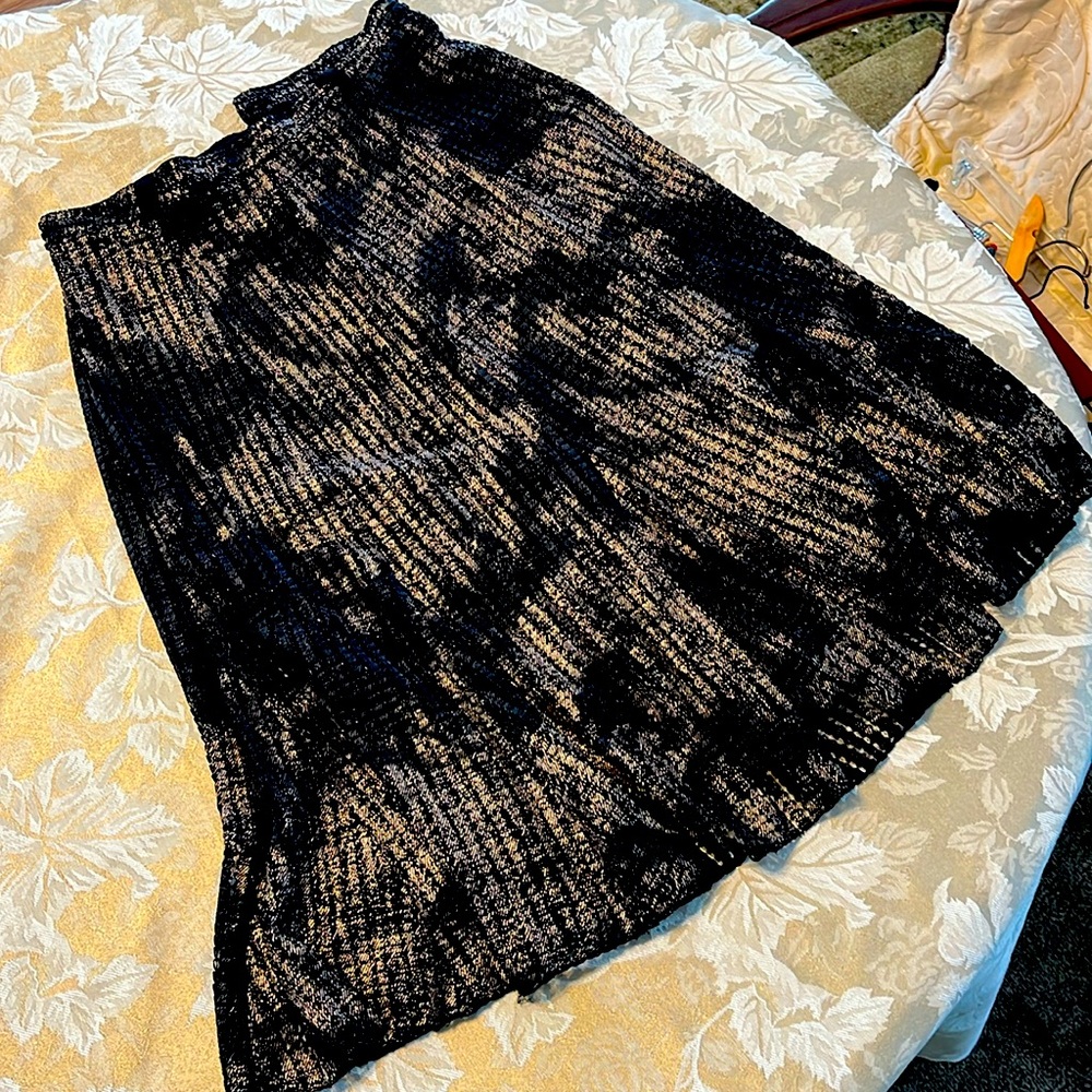 Cute black and beige lined skirt